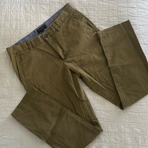 Banana republic • men’s dark khaki chino • Aiden style • 32 x 32